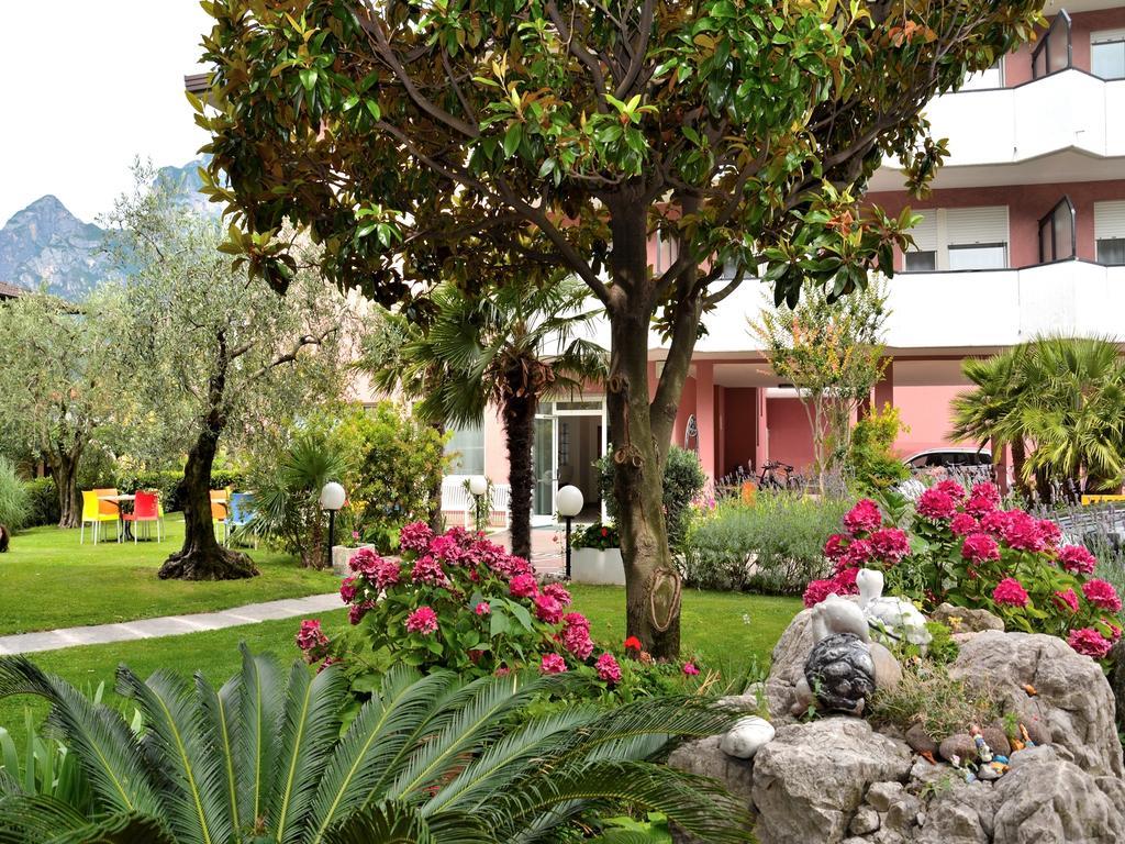 Park Hotel Eden Torbole Sul Garda Kültér fotó