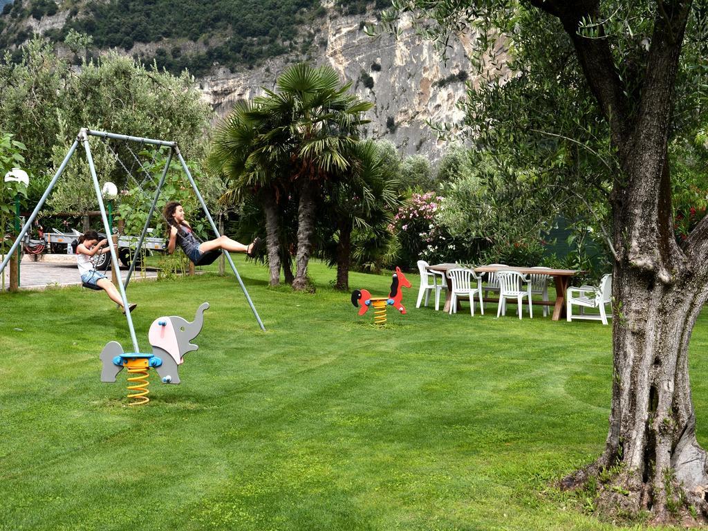 Park Hotel Eden Torbole Sul Garda Kültér fotó