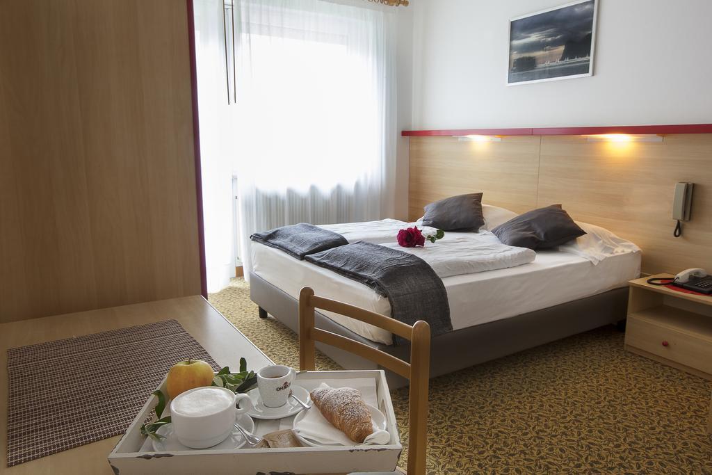 Park Hotel Eden Torbole Sul Garda Kültér fotó
