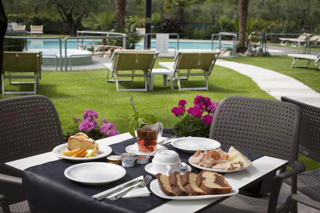 Park Hotel Eden Torbole Sul Garda Kültér fotó