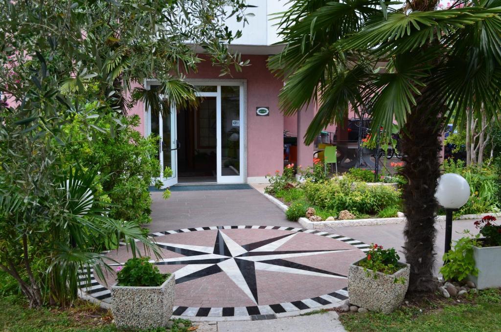Park Hotel Eden Torbole Sul Garda Kültér fotó