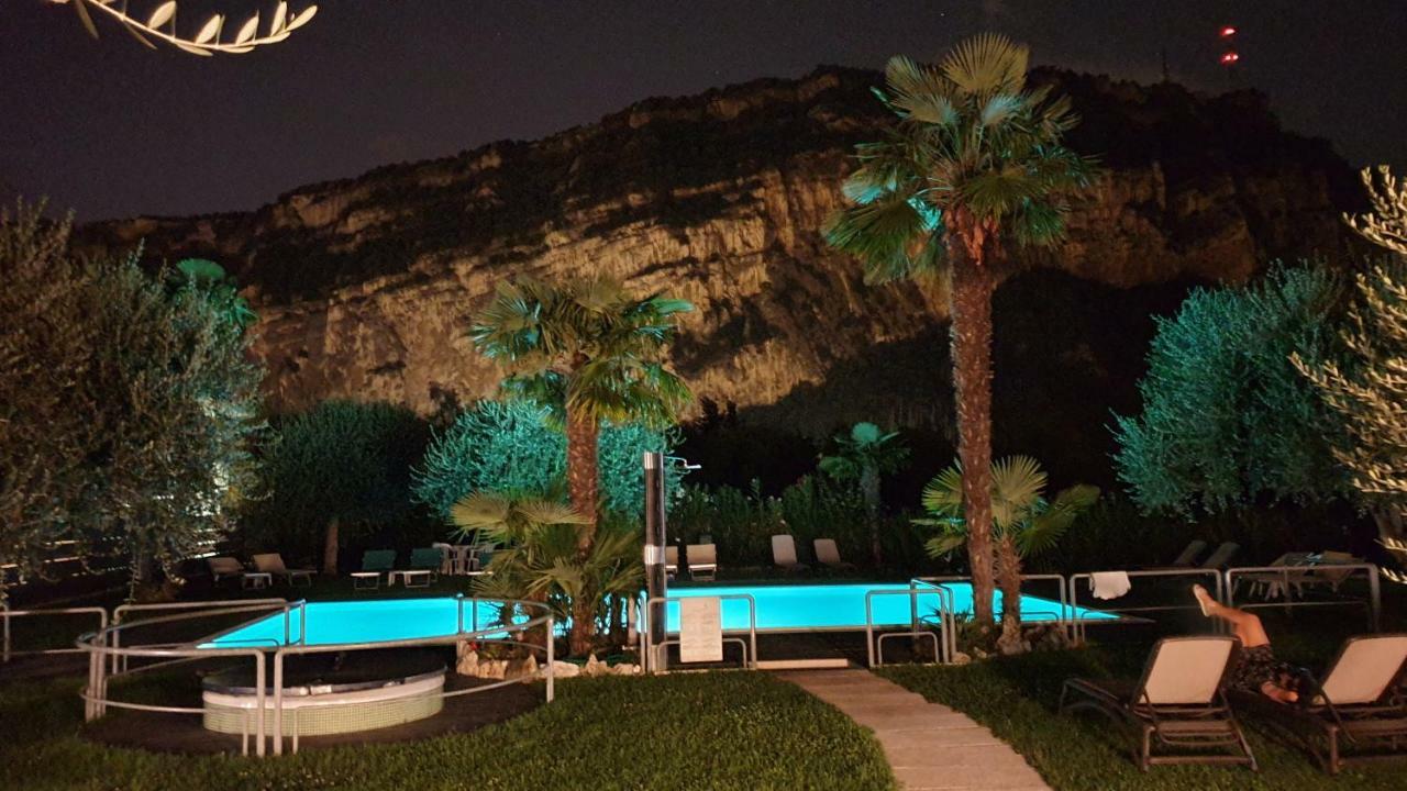 Park Hotel Eden Torbole Sul Garda Kültér fotó